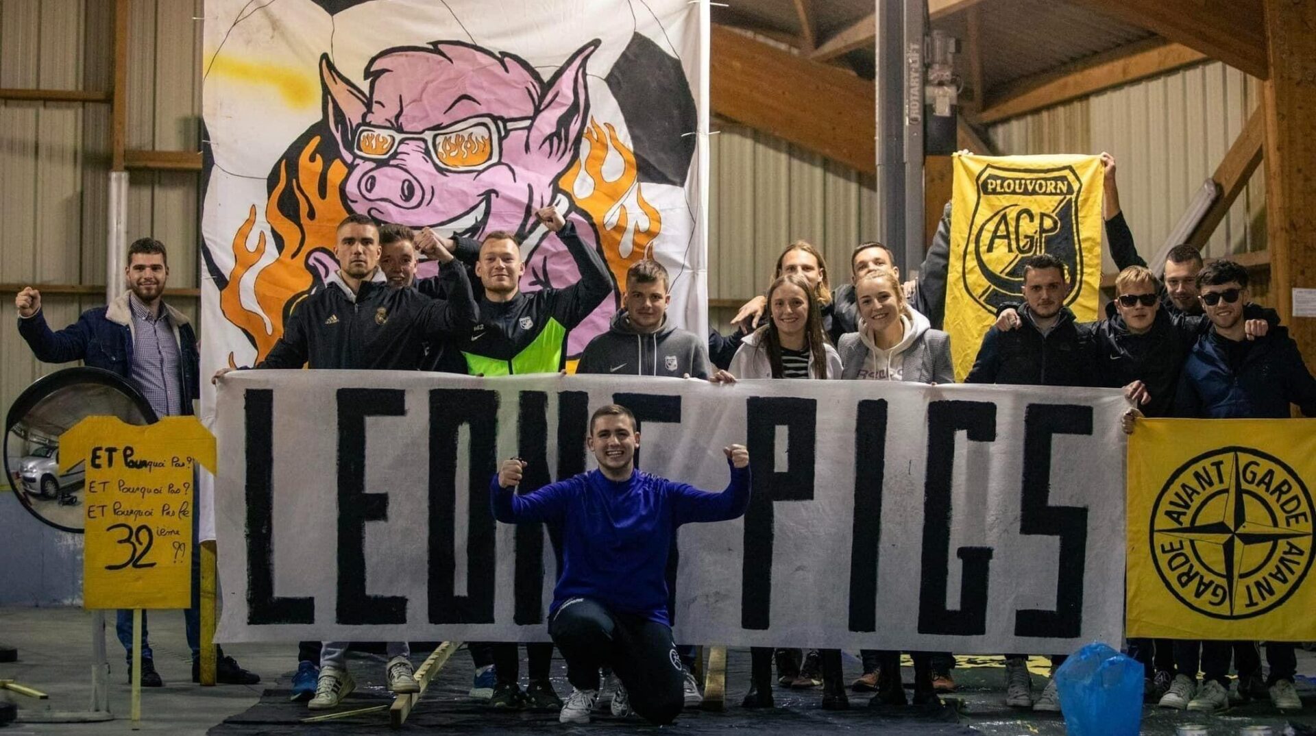 Les supporters de l’Avant Garde de Plouvorn ont choisi un cochon pour symbole. Crédits : Page Facebook du club