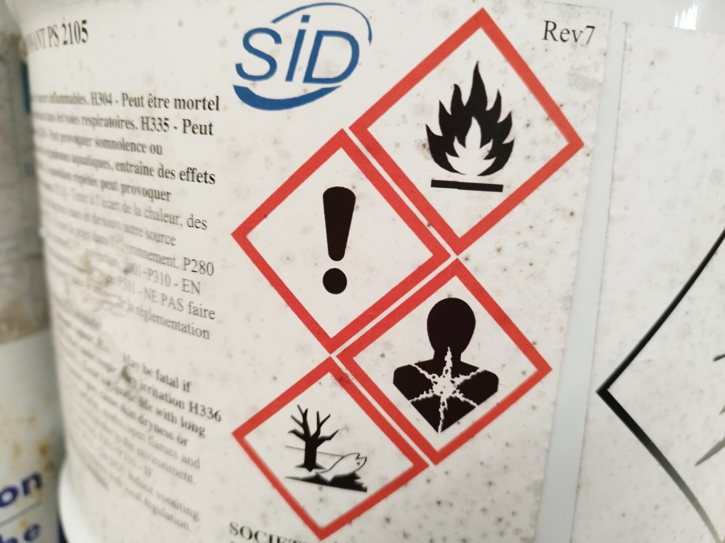 Les ouvriers des Chantiers de l'Atlantique sont souvent amenés à manipuler des produits dangereux pour la santé. Photo : Samy Archimède.