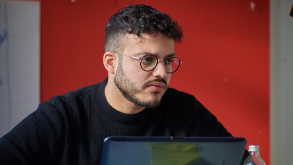 Le journalisme n’est pas un crime, « Splann ! » réclame la libération de Yanis Mhamdi, détenu arbitrairement en Israël