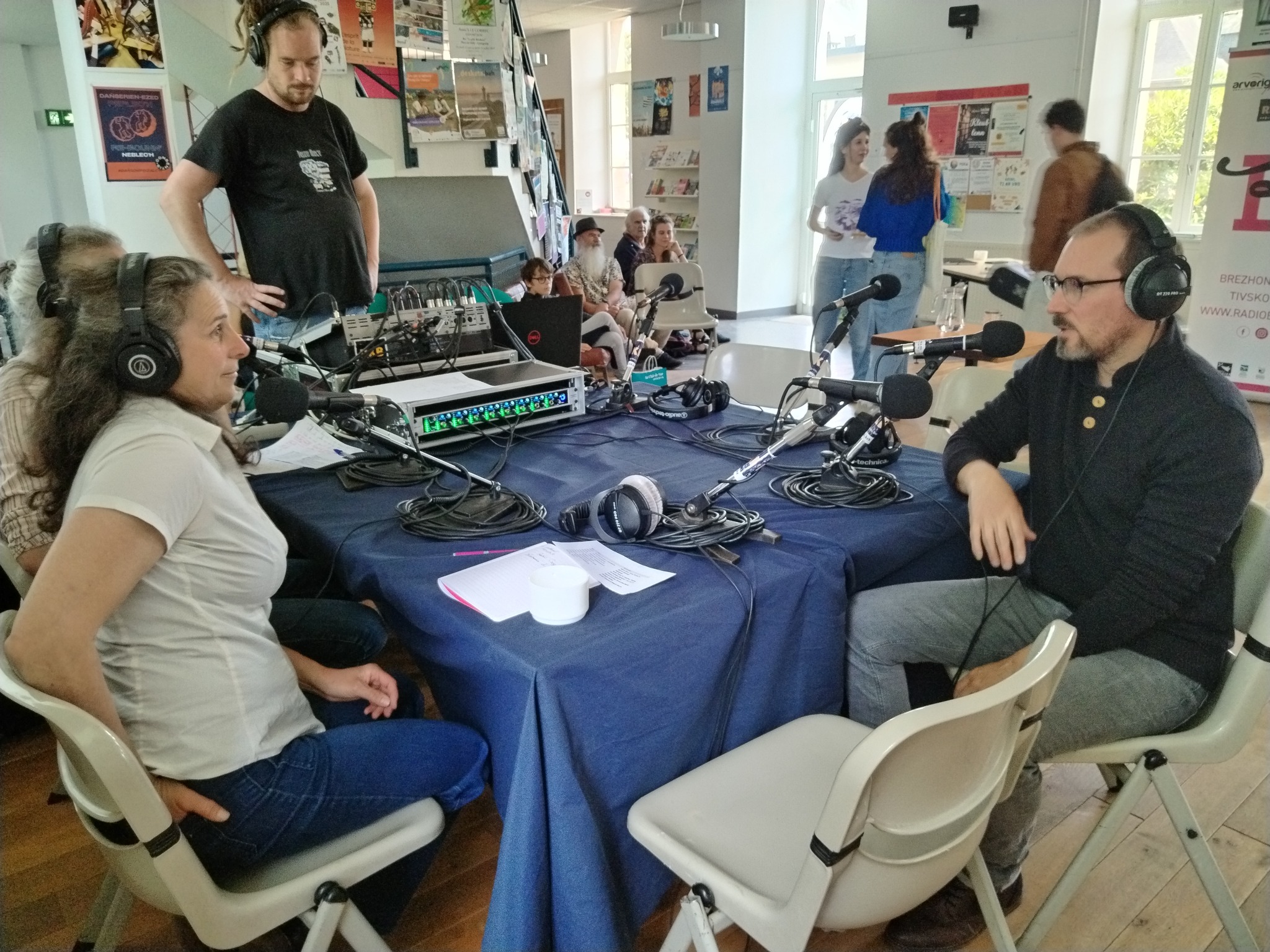 Morgan Large et Pierre-Yves Bulteau, lors de l’émission inaugurale de Radio Trégor Goëlo, le samedi 14 juin, à Ti ar vro Gwengamp.
