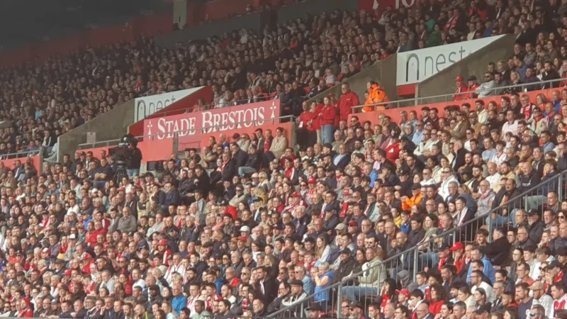 Les supporteurs du Stade Brestois dans les tribunes du stade Francis-Le Blé. Crédit Kristen Falc'hon