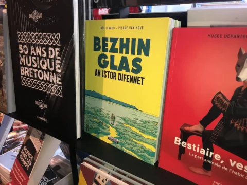 239018 Splann BD Bezhin Glas An Istor Difennet Ines Leraud Et Pierre Van Hove En Librairie