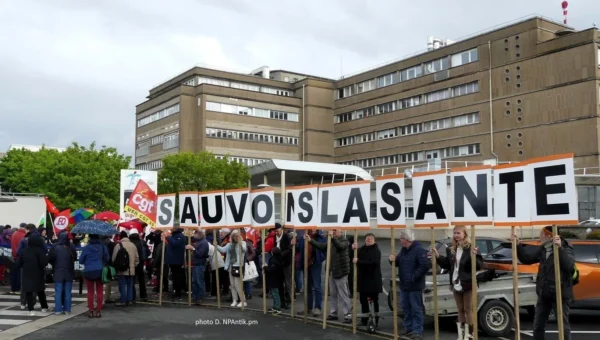 240418 Marche Pour L'accès Aux Soins Hôpital Saint Malo 01 Crédit D DPAntik Pm (1920x1080)