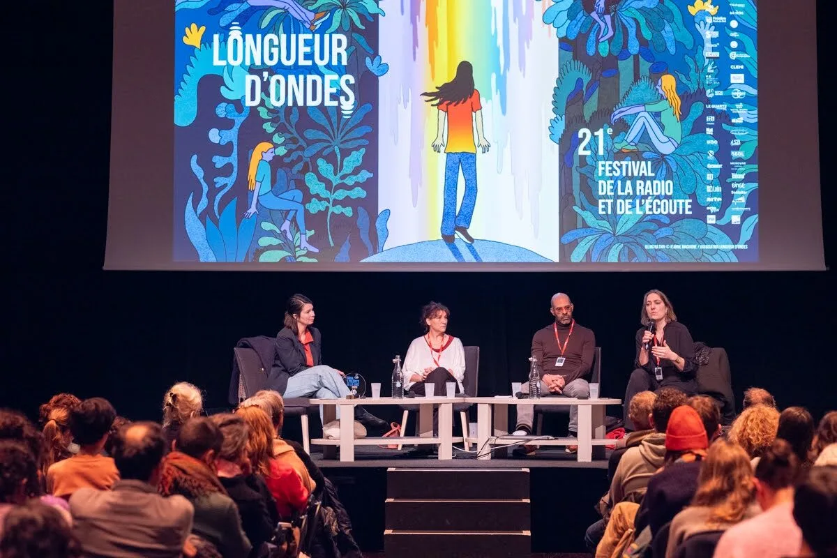 Rencontre « Mettre les témoins au cœur de l’investigation », le 1er février 2025, lors du festival Longueur d’Ondes, à Brest. Crédit Sébastien Durand