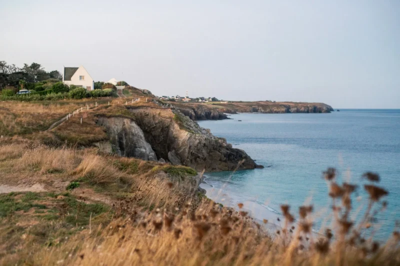Le territoire du parc ne concerne que le domaine public maritime, mais le Parc prend en compte des activités en zones terrestres lorsqu’elles peuvent avoir un impact sur le milieu marin. Crédit Thibaut Marquis Licence Unsplash