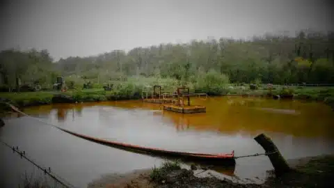260630 Actualités Imerys Glomel Effluents Acides Ruisseau Image à La Une (1920x1080)