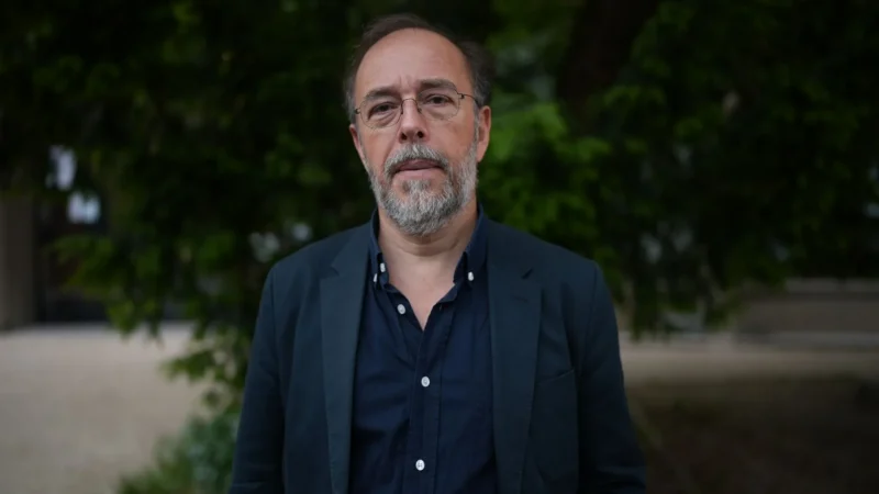 Philippe Grandcolas, écologue et directeur adjoint scientifique du CNRS, dans la cour de son laboratoire au Muséum national d'Histoire naturelle, rue Buffon, à Paris.
