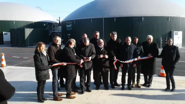 Inauguration du méthaniseur de la ferme expérimentale de Derval par le préfet des Pays-de-la-Loire le 15 décembre 2028. Crédit Laurent Gérault
